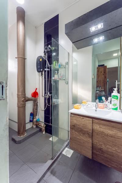 148 Tampines Avenue 5, 148 Tampines Avenue 5, 4 Bedrooms, 1,614 sqft, HDB Flat For Sale, by Khalid Alsree, 500129472 - Bathroom - PropertyGuru.com.sg