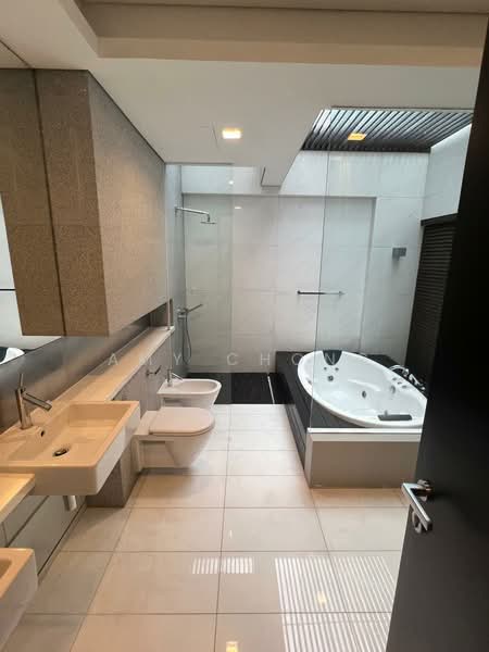 Botanic Mrt, , 5 Bedrooms, 7,400 sqft, Detached House For Rent, by Amy Chong, 500129474 - Bathroom - PropertyGuru.com.sg