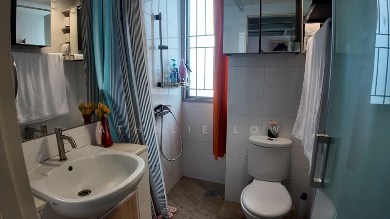 CENTRAL LOCATION 999 YEARS 3 BEDDER, , 3 Bedrooms, 1,410 sqft, Condominium For Sale, by Athalie Low, 500129497 - Bathroom - PropertyGuru.com.sg