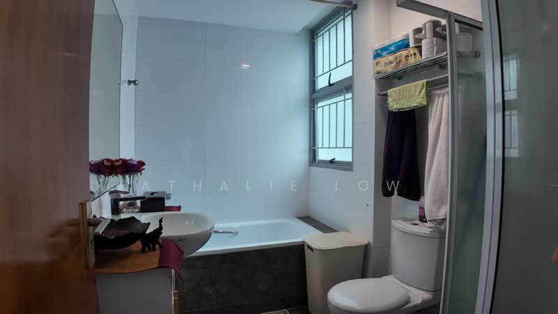 CENTRAL LOCATION 999 YEARS 3 BEDDER, , 3 Bedrooms, 1,410 sqft, Condominium For Sale, by Athalie Low, 500129497 - Bathroom - PropertyGuru.com.sg