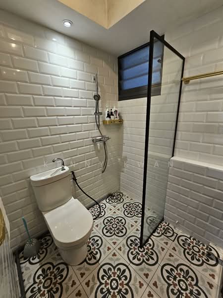 96 Dawson Road, 96 Dawson Road, 3 Bedrooms, 893 sqft, HDB Flat For Sale, by Kenny Kwan, 500129504 - Bathroom - PropertyGuru.com.sg