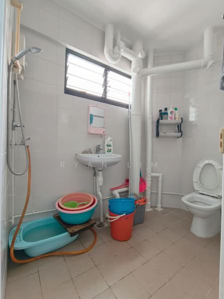 310 Jurong East Street 32, 310 Jurong East Street 32, Room Rental, 150 sqft, HDB Flat For Rent, by Ryan Lim, 500129541 - Bathroom 厕所 - PropertyGuru.com.sg