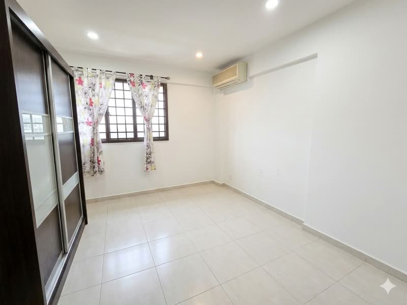 536 Bedok North Street 3, 536 Bedok North Street 3, 2 Bedrooms, 883 sqft, HDB Flat For Sale, by Benson Lee, 500129558 - Bedroom - PropertyGuru.com.sg