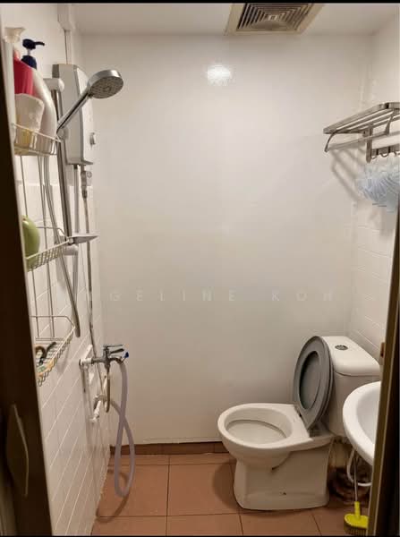 People's Park Complex, 1 Park Road, Room Rental, 120 sqft, Apartment For Rent, by Angeline Koh, 500129587 - Bathroom - PropertyGuru.com.sg