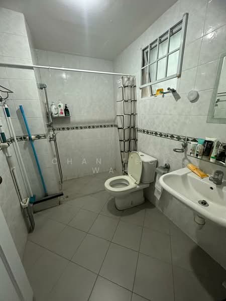 Westwood Park, Westwood Crescent, Room Rental, 120 sqft, Terraced House For Rent, by Chan Teck Wah, 500129594 - Bathroom - PropertyGuru.com.sg
