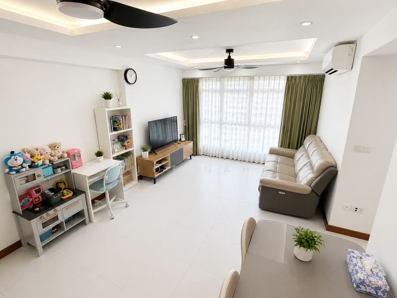 CHEAP 4 ROOM PUNGGOL HDB FOR SALE 4-MIN TO OASIS LRT, , 3 Bedrooms, 1,001 sqft, HDB Flat For Sale, by Joe Nah, 500129615 - Living Room - PropertyGuru.com.sg