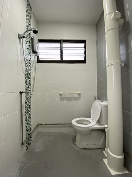 227 Bukit Batok Central, 227 Bukit Batok Central, 3 Bedrooms, 1,001 sqft, HDB Flat For Rent, by Rozi Faith Naser, 500129639 - Bathroom - PropertyGuru.com.sg