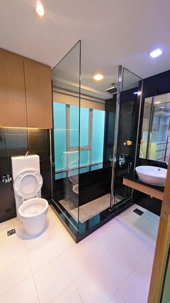 Vida, 5 Peck Hay Road, 2 Bedrooms, 861 sqft, Condominium For Rent, by Leon Lim Yu Zhi, 500129648 - Bathroom - PropertyGuru.com.sg