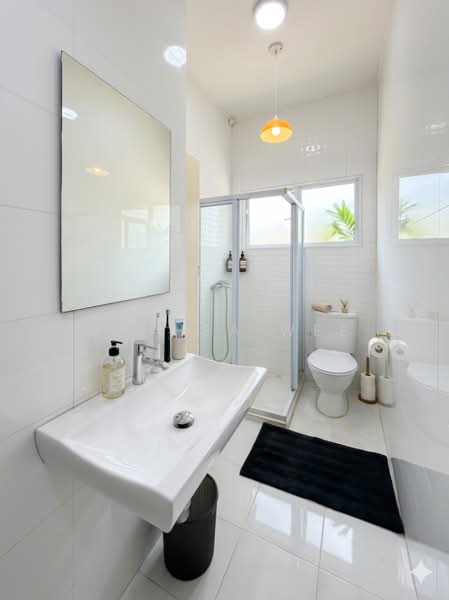 Greenwood Avenue, greenwood Avenue, 4 Bedrooms, 2,825 sqft, Semi-Detached House For Sale, by Anthea Wee, 500129656 - Master Bathroom - PropertyGuru.com.sg