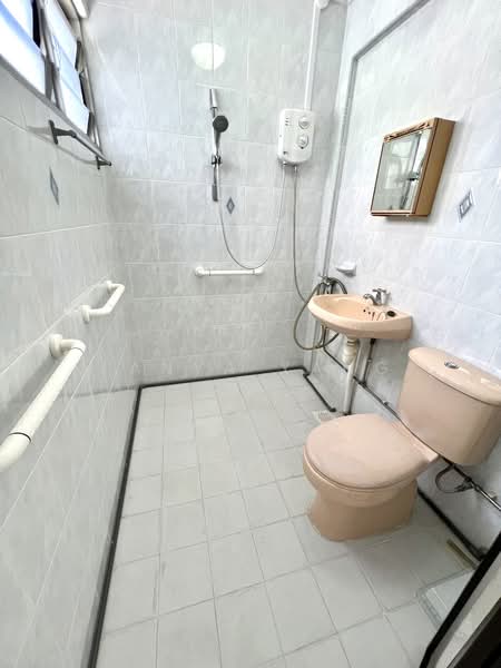 171 Bishan Street 13, 171 Bishan Street 13, 3 Bedrooms, 904 sqft, HDB Flat For Sale, by Tanya Yang, 500129669 - Bathroom - PropertyGuru.com.sg
