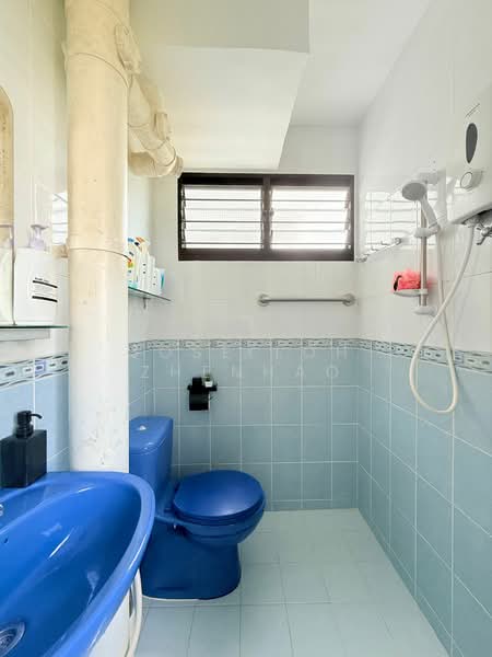 518 Bedok North Avenue 2, 518 Bedok North Avenue 2, 3 Bedrooms, 990 sqft, HDB Flat For Sale, by Jose Loh Zhenhao, 500129688 - Bathroom - PropertyGuru.com.sg