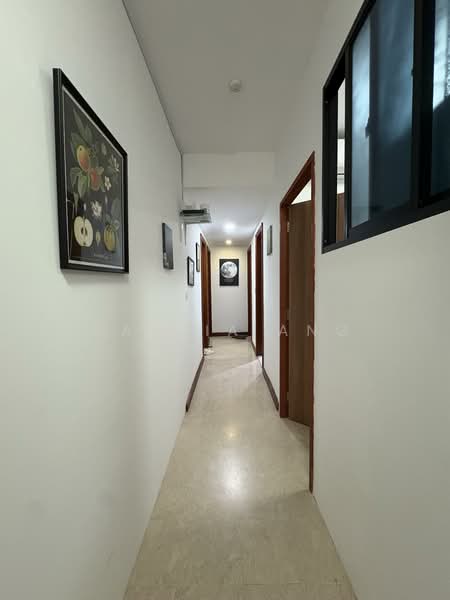 Burlington Square, 175 Bencoolen Street, Room Rental, 280 sqft, Apartment For Rent, by Mayvia Ang, 500129701 - Corridor - PropertyGuru.com.sg
