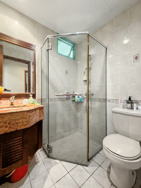 Hazel Park Condo, 27 Hazel Park Terrace, 3 Bedrooms, 1,324 sqft, Condominium For Sale, by Joshua Soh, 500129703 - Bathroom - PropertyGuru.com.sg