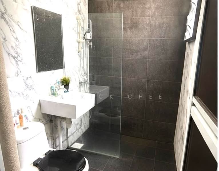 661 Hougang Avenue 4, 661 Hougang Avenue 4, 3 Bedrooms, 1,119 sqft, HDB Flat For Sale, by Patrick Chee, 500129719 - Bathroom - PropertyGuru.com.sg