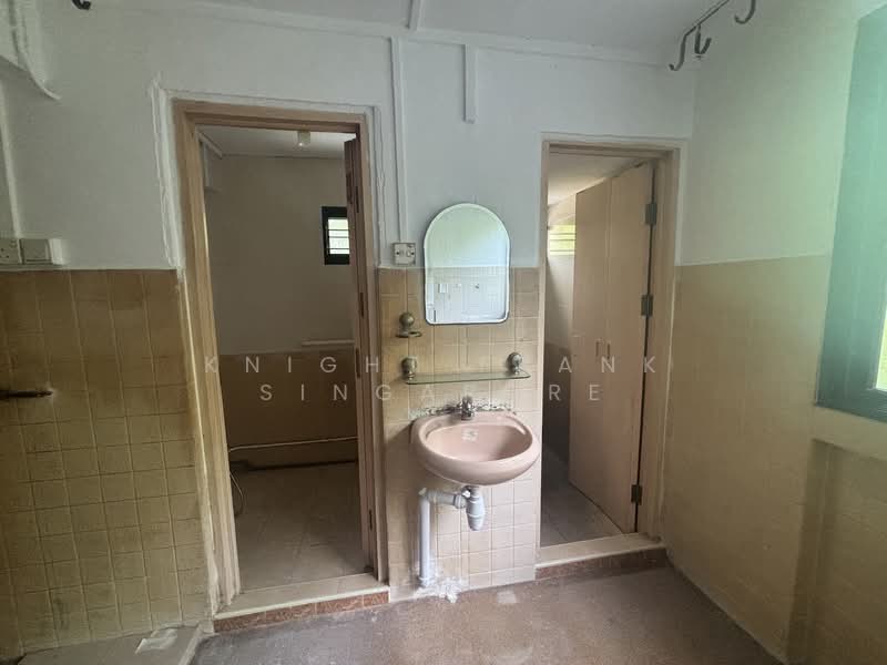 30 Telok Blangah Rise, 30 Telok Blangah Rise, 2 Bedrooms, 753 sqft, HDB Flat For Sale, by LORRAINE CHEW LUO LIN, 500129723 - Bathroom - PropertyGuru.com.sg
