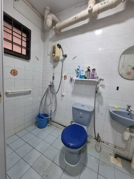 484 Choa Chu Kang Avenue 5, 484 Choa Chu Kang Avenue 5, 3 Bedrooms, 1,248 sqft, HDB Flat For Sale, by Malik Sani, 500129725 - Bathroom - PropertyGuru.com.sg