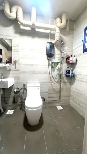 295A Compassvale Crescent, 295A Compassvale Crescent, 3 Bedrooms, 957 sqft, HDB Flat For Sale, by Jose Loh Zhenhao, 500129732 - Bathroom - PropertyGuru.com.sg