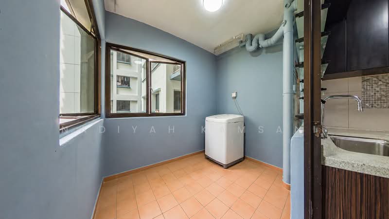 608 Jurong West Street 65, 608 Jurong West Street 65, 4 Bedrooms, 1,432 sqft, HDB Flat For Sale, by Nadiyah Kamsani, 500129742 - Spacious & Functional Service Yard - PropertyGuru.com.sg