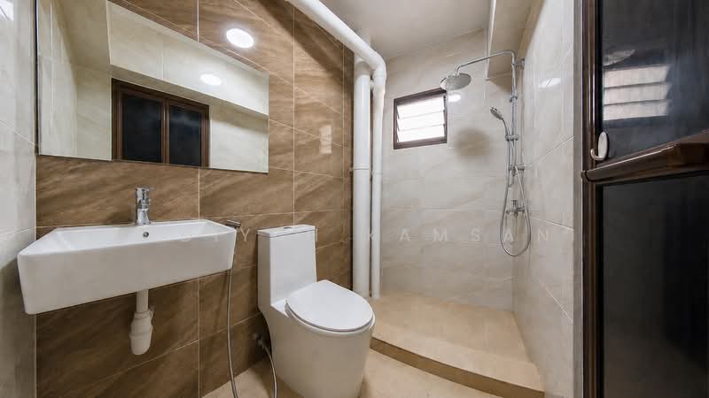 608 Jurong West Street 65, 608 Jurong West Street 65, 4 Bedrooms, 1,432 sqft, HDB Flat For Sale, by Nadiyah Kamsani, 500129742 - Common Bathroom - PropertyGuru.com.sg