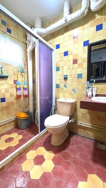 257A Compassvale Road, 257A Compassvale Road, 3 Bedrooms, 1,184 sqft, HDB Flat For Sale, by Jose Loh Zhenhao, 500129748 - Bathroom - PropertyGuru.com.sg