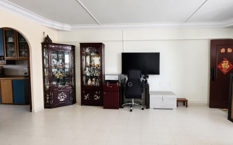 883 Tampines Street 84, 883 Tampines Street 84, 3 Bedrooms, 1,151 sqft, HDB Flat For Sale, by Tan Heng Kee, 500129756 - Living Room - PropertyGuru.com.sg