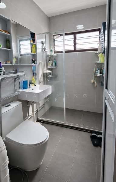 883 Tampines Street 84, 883 Tampines Street 84, 3 Bedrooms, 1,151 sqft, HDB Flat For Sale, by Tan Heng Kee, 500129756 - Master Bathroom - PropertyGuru.com.sg