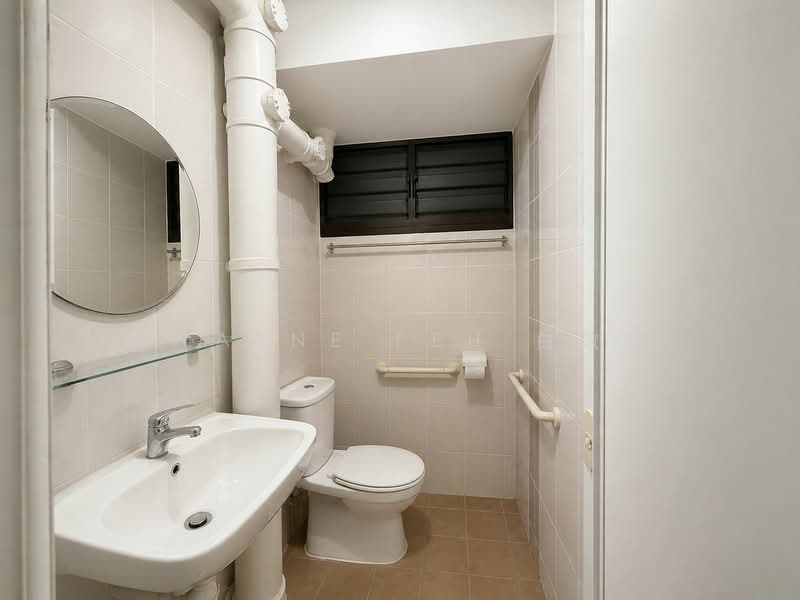376 Clementi Avenue 4, 376 Clementi Avenue 4, 2 Bedrooms, 721 sqft, HDB Flat For Sale, by Dwayne Peh 白敬弘, 500129763 - Bathroom - PropertyGuru.com.sg