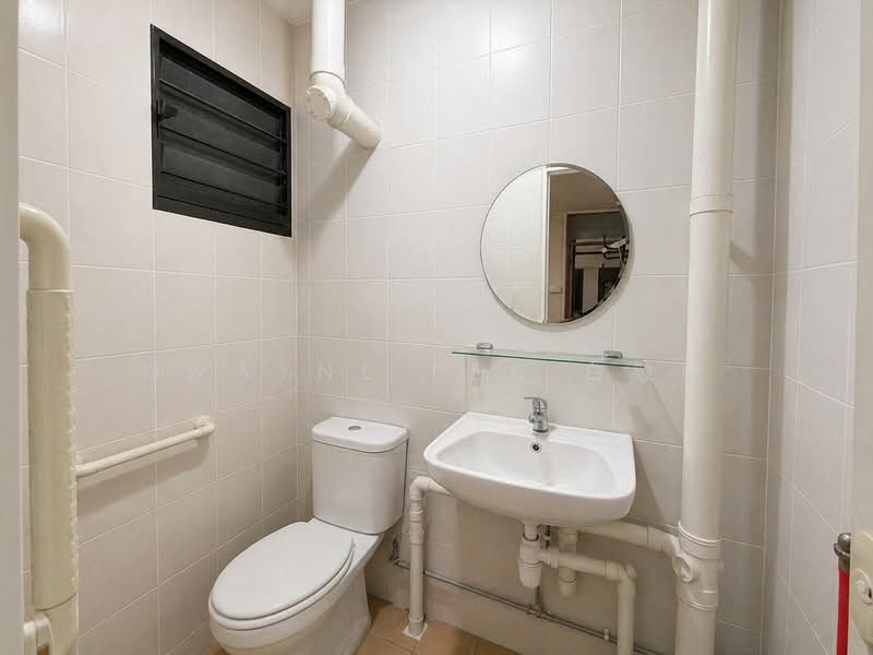 376 Clementi Avenue 4, 376 Clementi Avenue 4, 2 Bedrooms, 721 sqft, HDB Flat For Sale, by Dwayne Peh 白敬弘, 500129763 - Bathroom - PropertyGuru.com.sg