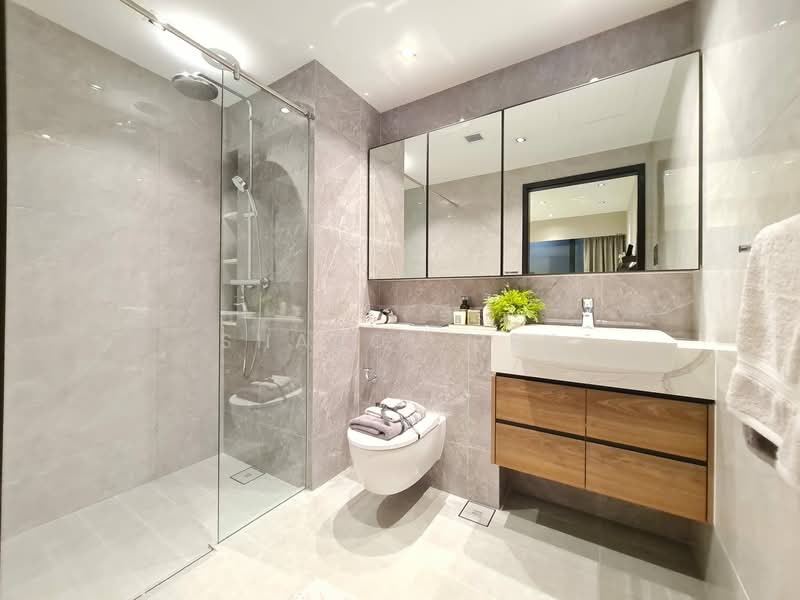 Blossoms By The Park, 9 Slim Barracks Rise, 2 Bedrooms, 678 sqft, Condominium For Sale, by Sharol Pek, 500129765 - Bathroom - PropertyGuru.com.sg