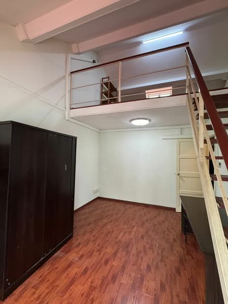 Room Rental at Jalan Mulia Terrace, , Room Rental, 403 sqft, Walk-up Apartment For Rent, by Iris Lim, 500129789 - Level 2 Bedroom with loft - PropertyGuru.com.sg