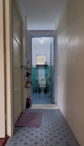 Room Rental at Jalan Mulia Terrace, , Room Rental, 403 sqft, Walk-up Apartment For Rent, by Iris Lim, 500129789 - Level 2 common bathroom  - PropertyGuru.com.sg