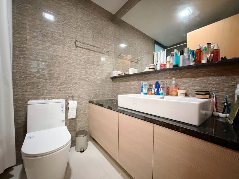 Rochelle At Newton, 188 Keng Lee Road, 2 Bedrooms, 1,012 sqft, Condominium For Sale, by Alexis Quek, 500129791 - Bathroom - PropertyGuru.com.sg