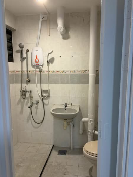 55 Geylang Bahru, 55 Geylang Bahru, 3 Bedrooms, 1,292 sqft, HDB Flat For Sale, by Ling Poh Shen, 500129799 - Bathroom - PropertyGuru.com.sg