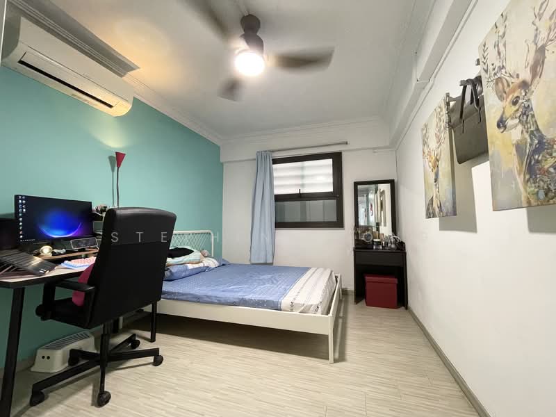 334 Clementi Avenue 2, 334 Clementi Avenue 2, 2 Bedrooms, 721 sqft, HDB Flat For Sale, by Stephen Chong, 500129800 - Bedroom - PropertyGuru.com.sg
