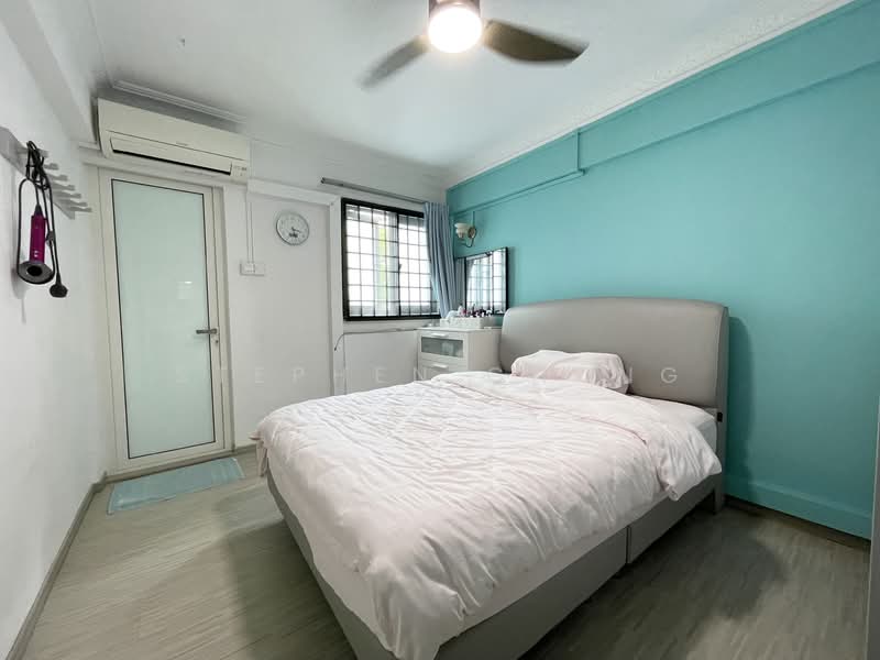 334 Clementi Avenue 2, 334 Clementi Avenue 2, 2 Bedrooms, 721 sqft, HDB Flat For Sale, by Stephen Chong, 500129800 - Bedroom - PropertyGuru.com.sg