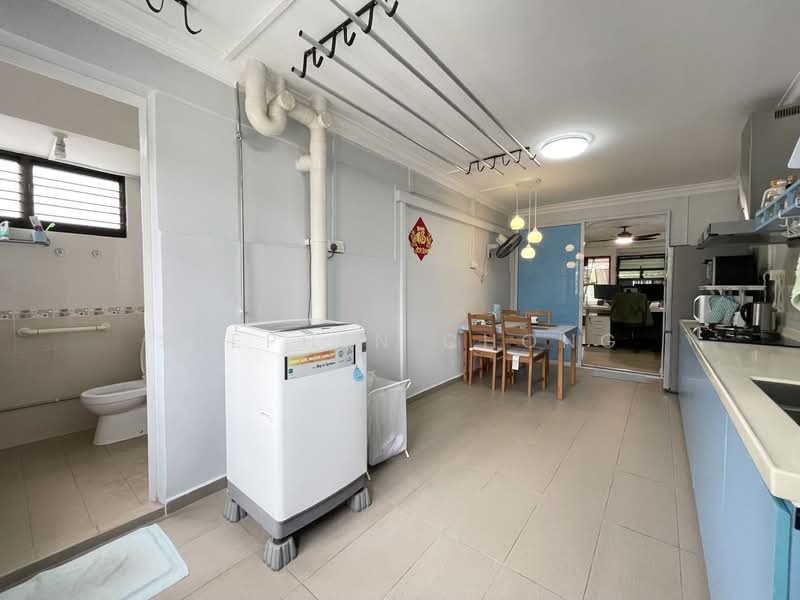334 Clementi Avenue 2, 334 Clementi Avenue 2, 2 Bedrooms, 721 sqft, HDB Flat For Sale, by Stephen Chong, 500129800 - Bathroom - PropertyGuru.com.sg