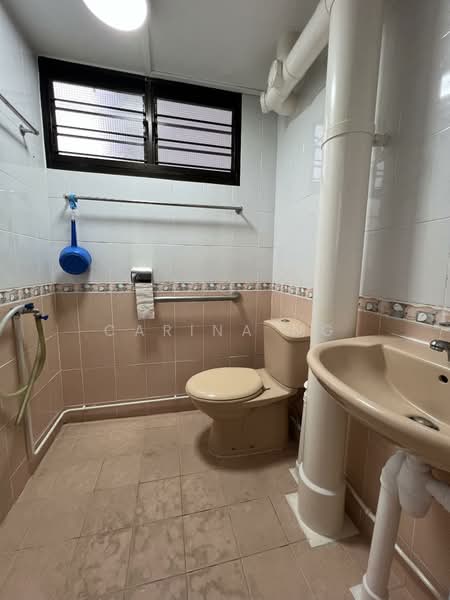 330 Clementi Avenue 2, 330 Clementi Avenue 2, 2 Bedrooms, 721 sqft, HDB Flat For Rent, by Carina Ng, 500129807 - Bathroom - PropertyGuru.com.sg