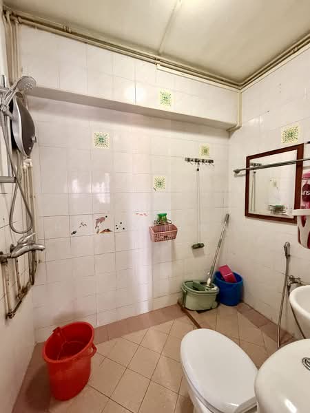 297C Choa Chu Kang Avenue 2, 297C Choa Chu Kang Avenue 2, 3 Bedrooms, 1,313 sqft, HDB Flat For Sale, by Haziq Irwan, 500129808 - Bathroom - PropertyGuru.com.sg