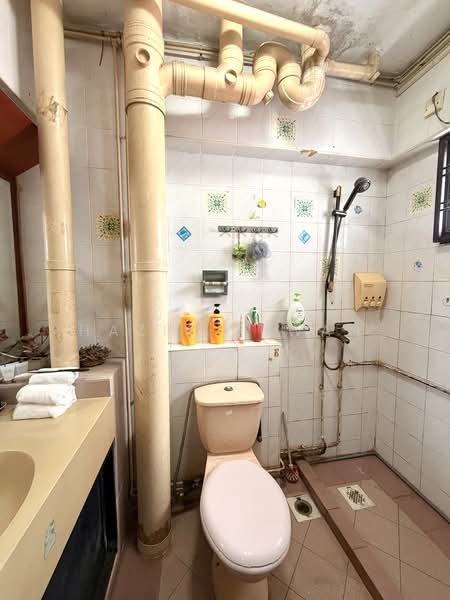 297C Choa Chu Kang Avenue 2, 297C Choa Chu Kang Avenue 2, 3 Bedrooms, 1,313 sqft, HDB Flat For Sale, by Haziq Irwan, 500129808 - Bathroom - PropertyGuru.com.sg