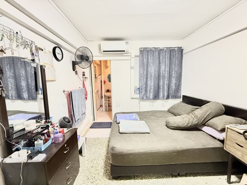 527 Jurong West Street 52, 527 Jurong West Street 52, 2 Bedrooms, 721 sqft, HDB Flat For Sale, by VIVIAN Chan, 500129811 - Master Bedroom - PropertyGuru.com.sg