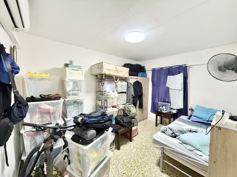 527 Jurong West Street 52, 527 Jurong West Street 52, 2 Bedrooms, 721 sqft, HDB Flat For Sale, by VIVIAN Chan, 500129811 - Common Bedroom - PropertyGuru.com.sg