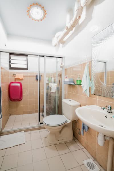 458 Clementi Avenue 3, 458 Clementi Avenue 3, 3 Bedrooms, 1,184 sqft, HDB Flat For Sale, by Alex Goh, 500129831 - Bathroom - PropertyGuru.com.sg