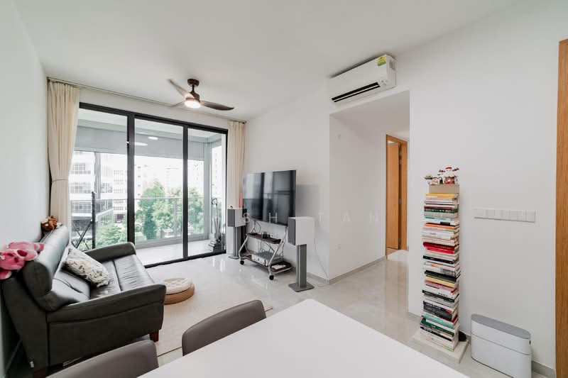Penrose, 26 Sims Drive, 3 Bedrooms, 1,055 sqft, Condominium For Sale, by Klish Tan, 500129836 - Living Room - PropertyGuru.com.sg