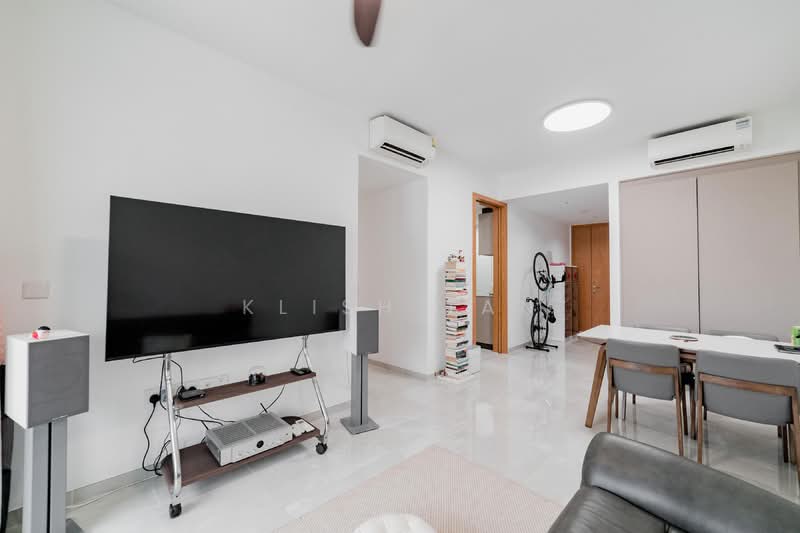 Penrose, 26 Sims Drive, 3 Bedrooms, 1,055 sqft, Condominium For Sale, by Klish Tan, 500129836 - Living Room - PropertyGuru.com.sg
