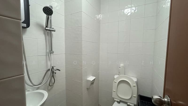 Sunglade, 1 Serangoon Avenue 2, Room Rental, 120 sqft, Condominium For Rent, by Mario Ong Jun Zhi, 500129839 - Bathroom - PropertyGuru.com.sg
