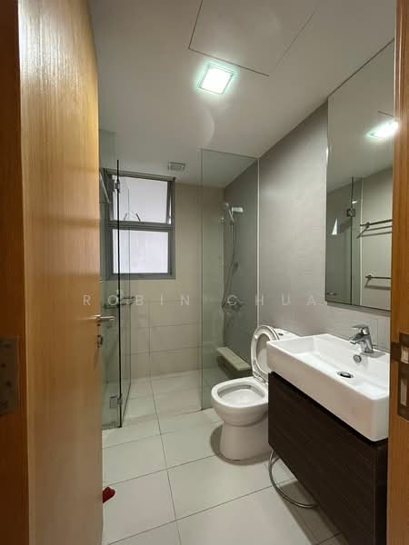 Prive, 33 Punggol Field, 3 Bedrooms, 1,098 sqft, Condominium For Sale, by Robin Chua, 500129843 - Bathroom - PropertyGuru.com.sg