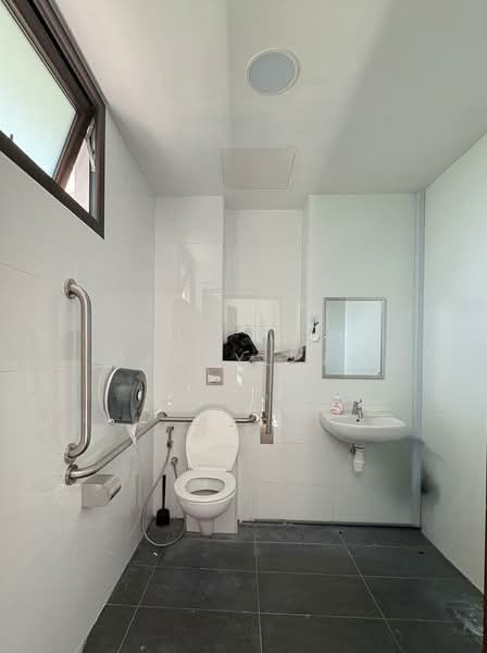244 Upp Thomson Road, 244 Upper Thomson Rd, 1,600 sqft, Shop / Shophouse For Rent, by Darryl Ng, 500129874 - Bathroom - CommercialGuru.com.sg