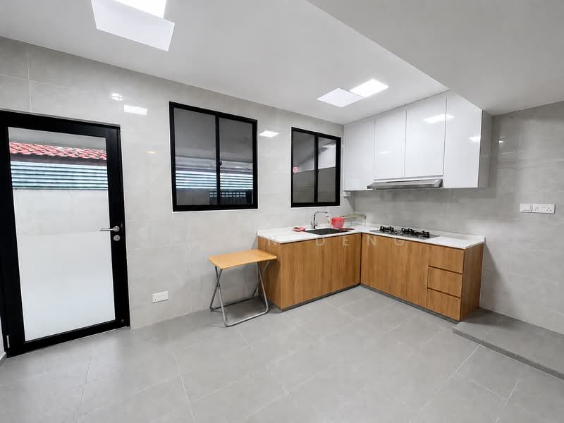 Hillside Drive, , 4 Bedrooms, 2,000 sqft, Terraced House For Rent, by Steven Deng, 500129881 - Kitchen - PropertyGuru.com.sg