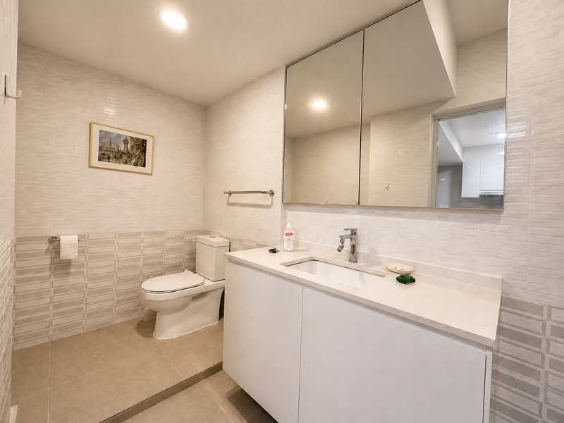 Hillside Drive, , 4 Bedrooms, 2,000 sqft, Terraced House For Rent, by Steven Deng, 500129881 - Bathroom - PropertyGuru.com.sg