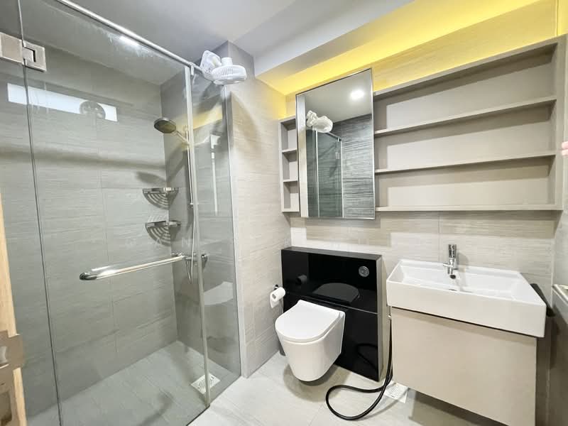 Parc Life, 29 Sembawang Crescent, 3 Bedrooms, 1,066 sqft, Executive Condominium For Rent, by Gan Sok Hoon, 500129917 - Master Bathroom - PropertyGuru.com.sg